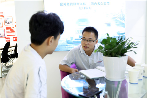 酷暑难挡求学路 安徽万通万通再掀报名高潮