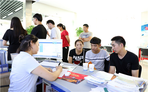 酷暑难挡求学路 安徽万通万通再掀报名高潮