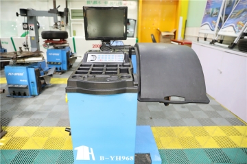 高精度轮胎动平衡机