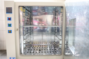 电热恒温干燥箱